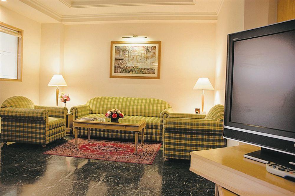 Savoy Suites Noida Luaran gambar