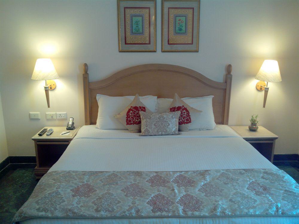Savoy Suites Noida Luaran gambar