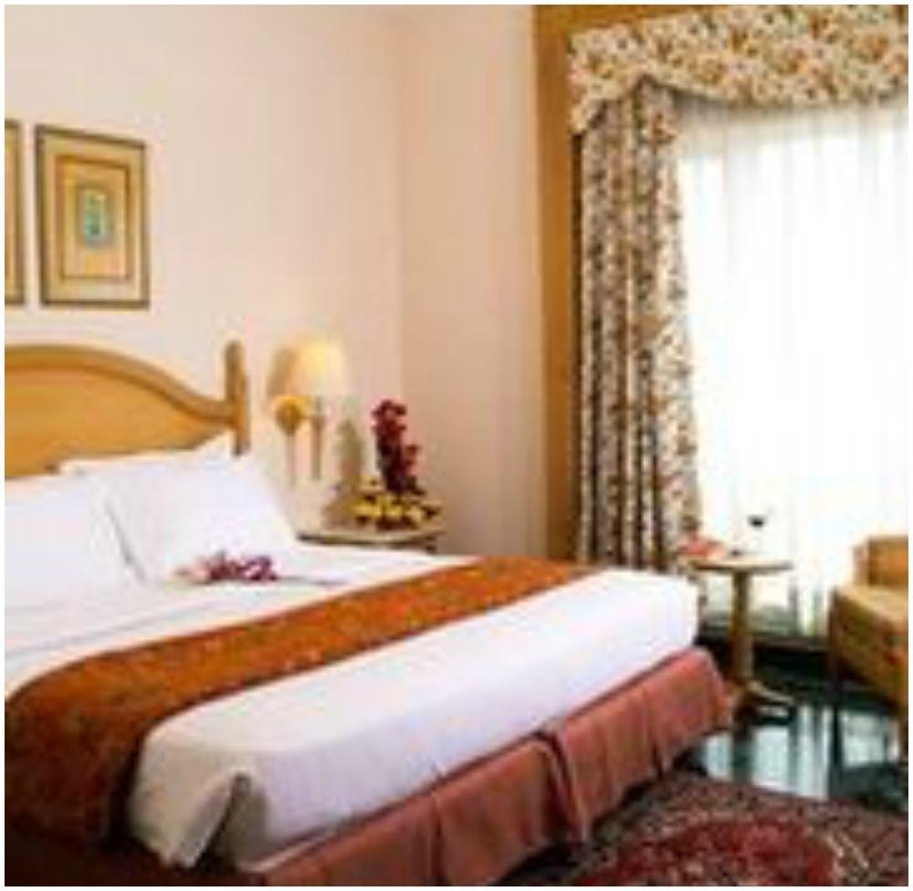 Savoy Suites Noida Luaran gambar