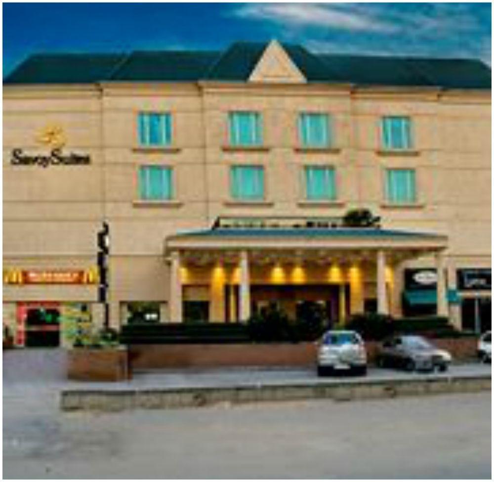 Savoy Suites Noida Luaran gambar