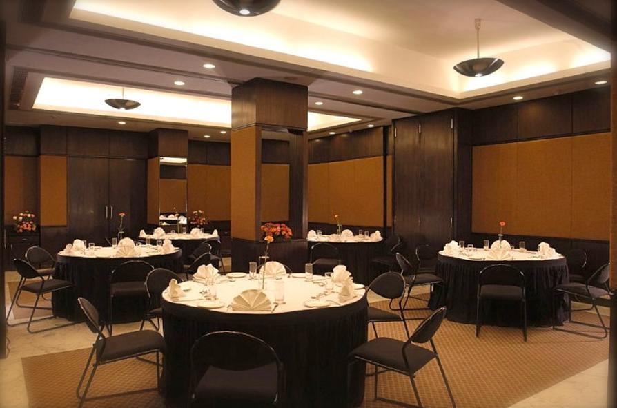 Savoy Suites Noida Restoran gambar